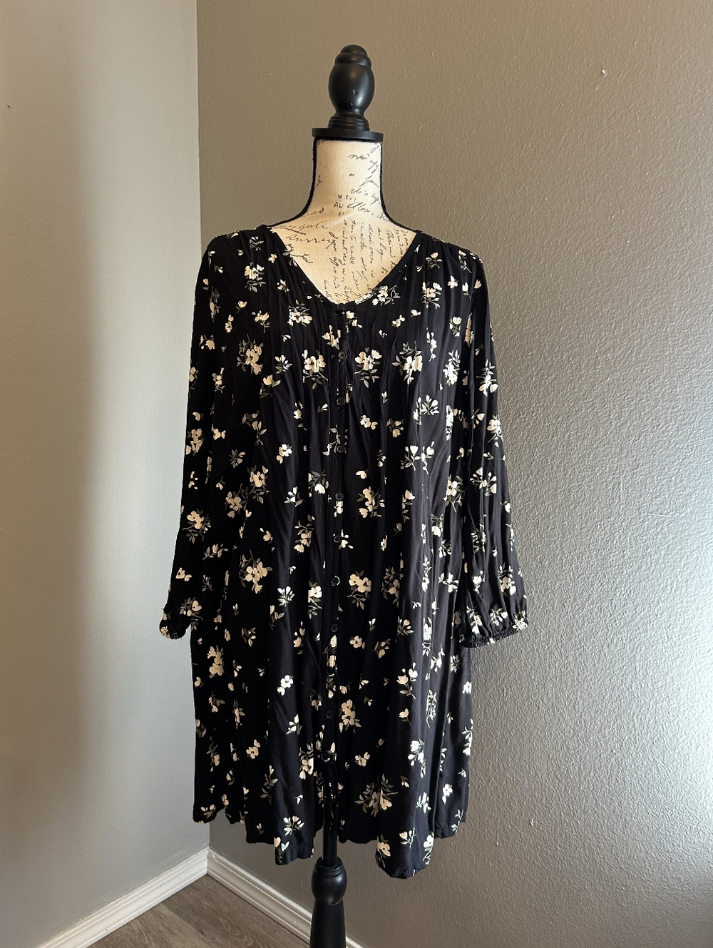 Old Navy L Black Floral Light-Weight Long-Sleeved Dress